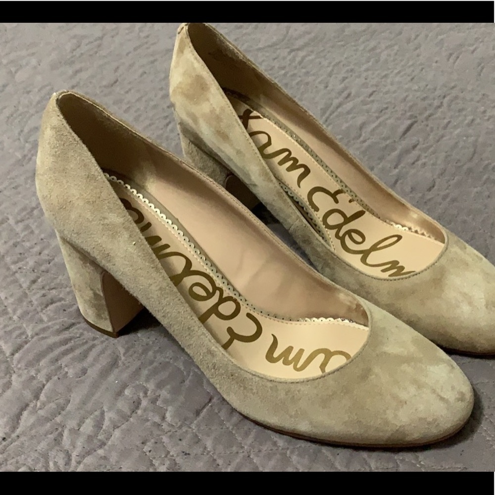 *Jane* Suede Closed Toe Heels